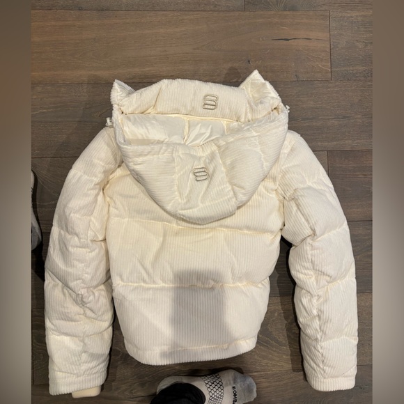 Aritzia Super Puff Shorty Cushcord - Picture 4 of 7